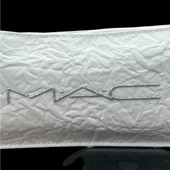 HP 🫶🏻MAC HOLIDAY 2023 LE Cosmetics Bag - Picture 1 of 10